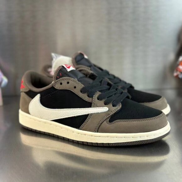 Jordan 1 Low Travis Scott Mocha - Picture 1 of 8